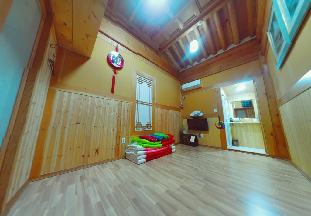 Hanok Guesthouse Jangsoo Jeonju Δωμάτιο φωτογραφία