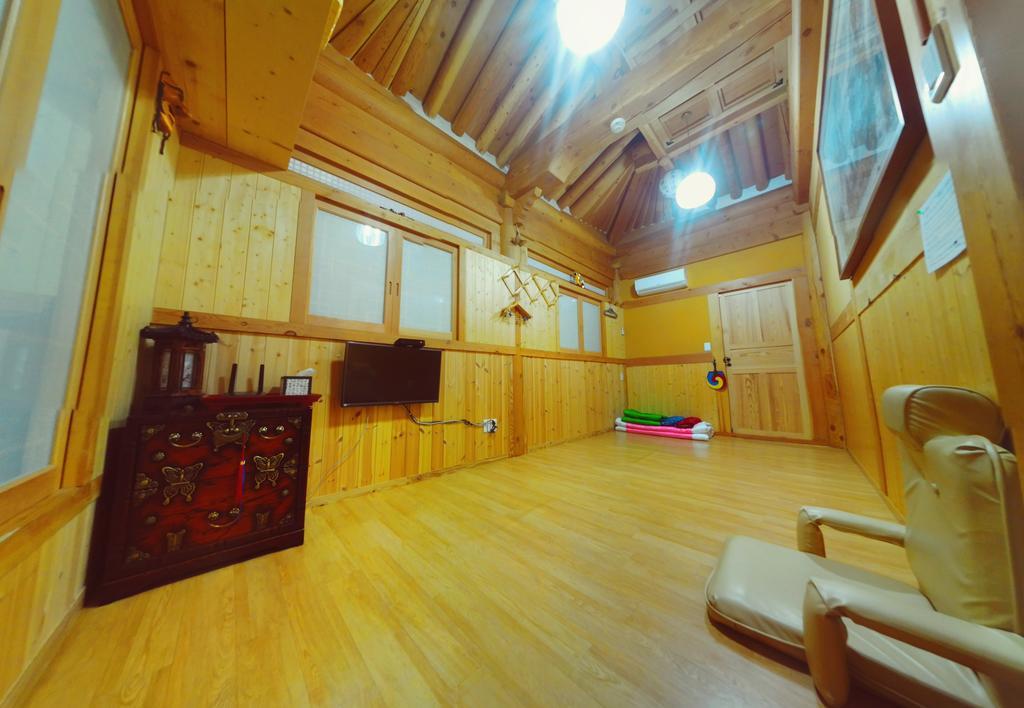 Hanok Guesthouse Jangsoo Jeonju Δωμάτιο φωτογραφία